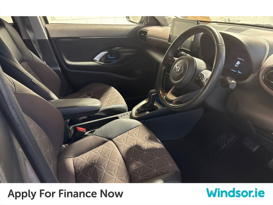 2023 Toyota Yaris Cross 1.5 Hybrid Sol €30,995