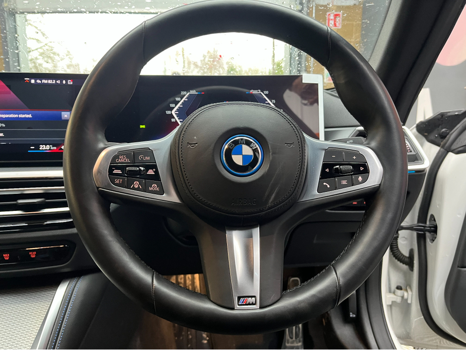 2022 BMW i4 ONLY 20K KMS 2022 BMW I4 40EDRIVE M SPORTS AUTOMATIC / CRUISE CONTROL / 360° PARKING CAMERA / ELECTRIC MEMORY & HEATED SEATS / PADDLE SHIFTERS / BMW APPS AND APPLE CARPLAY €36,950