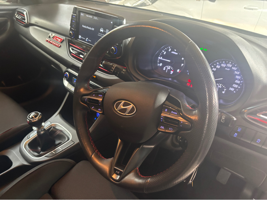 2022 Hyundai i30 - image 13