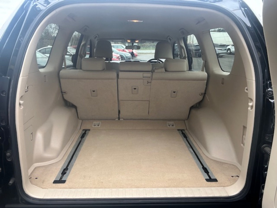 2018 Toyota Landcruiser - image 11