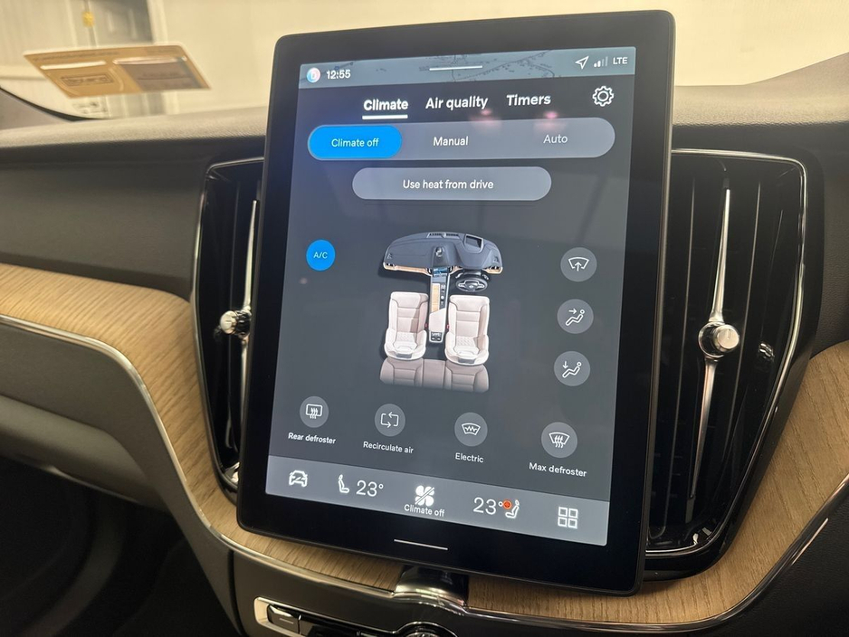 2026 Volvo XC60 - image 22