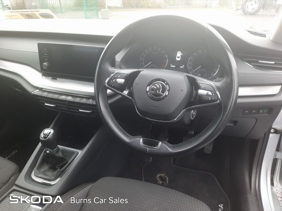 2021 Skoda Octavia - image 8