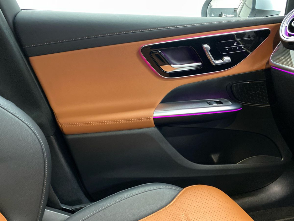 2025 Mercedes-Benz GLC Class - image 16