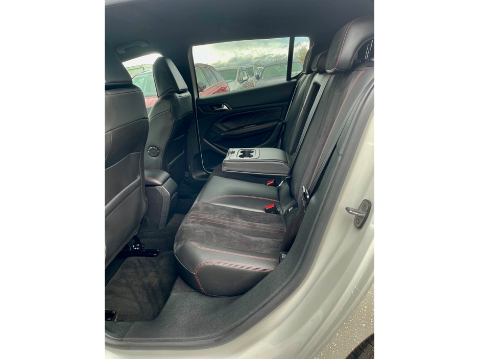 2018 Peugeot 308 - image 23