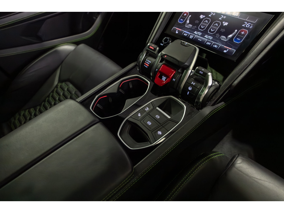 2021 Lamborghini Urus - image 19