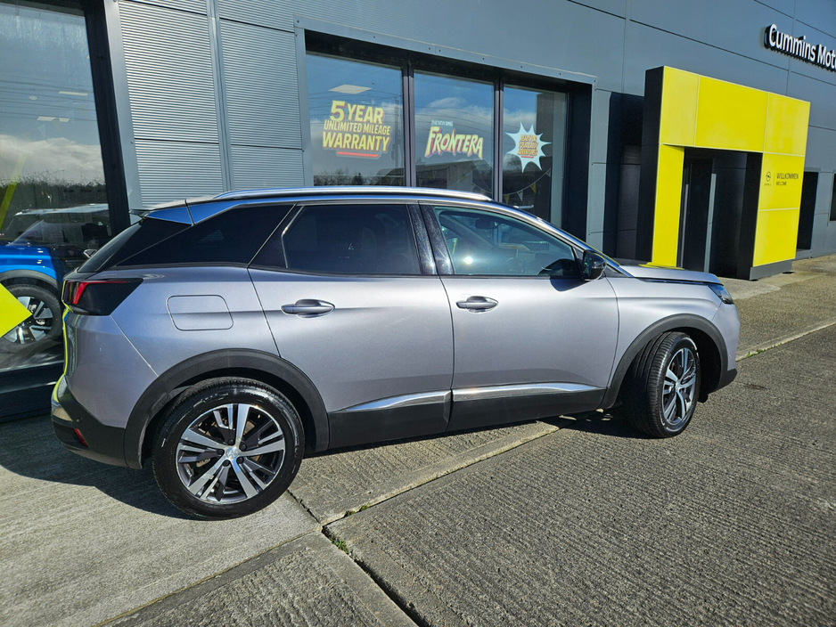 2023 Peugeot 3008 - image 3