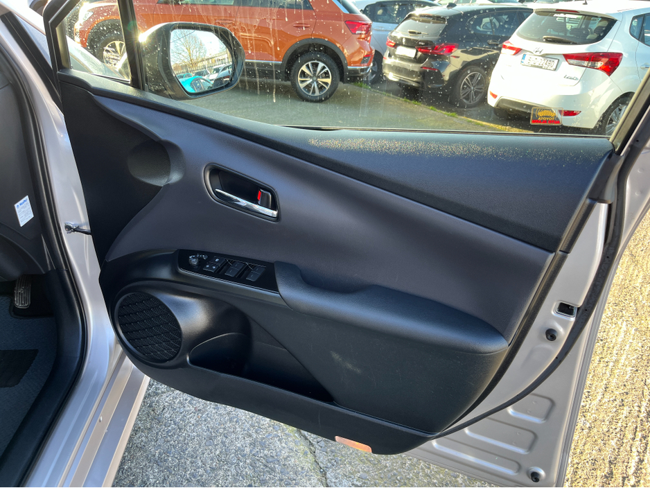 2019 Toyota Prius - image 11