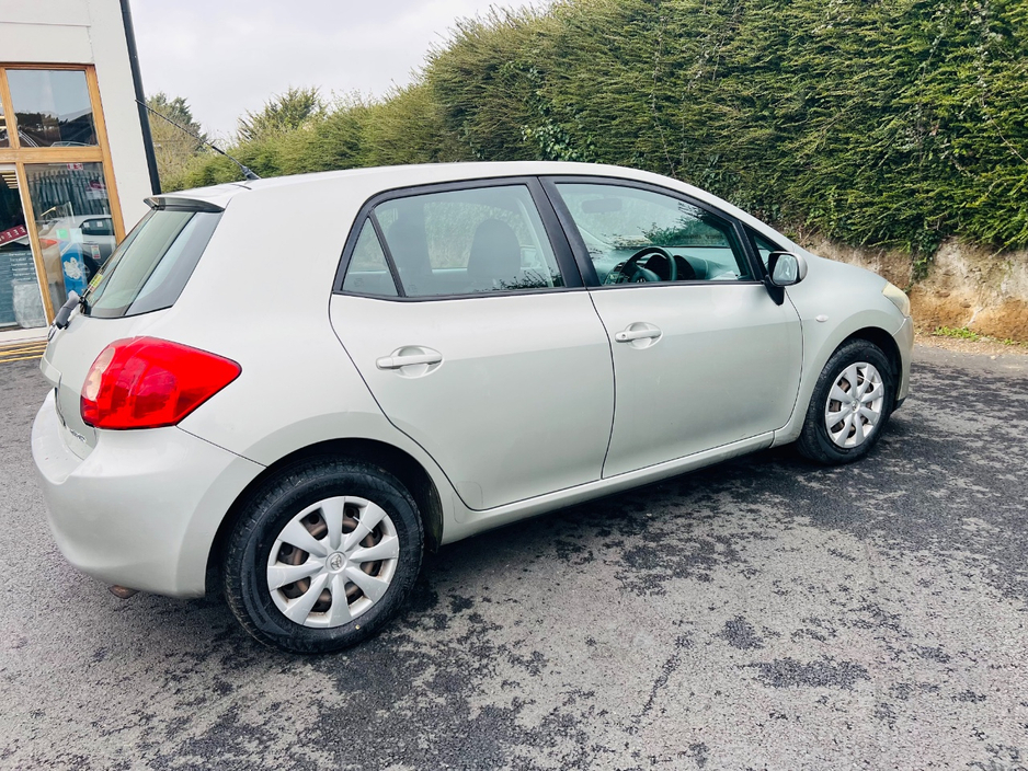 2009 Toyota Auris - image 12