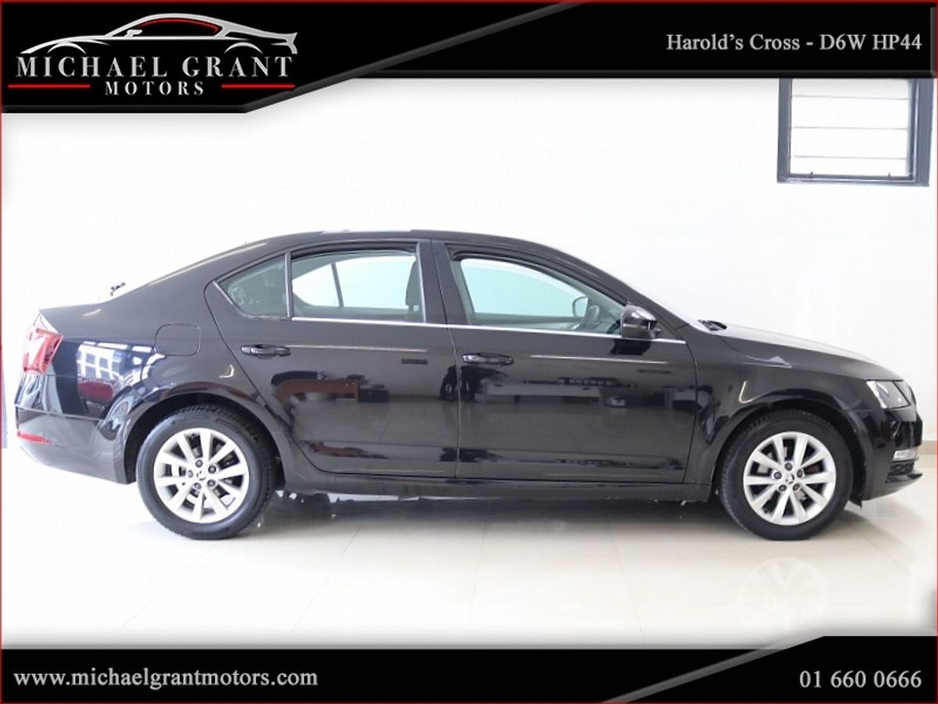 2018 Skoda Octavia - image 4