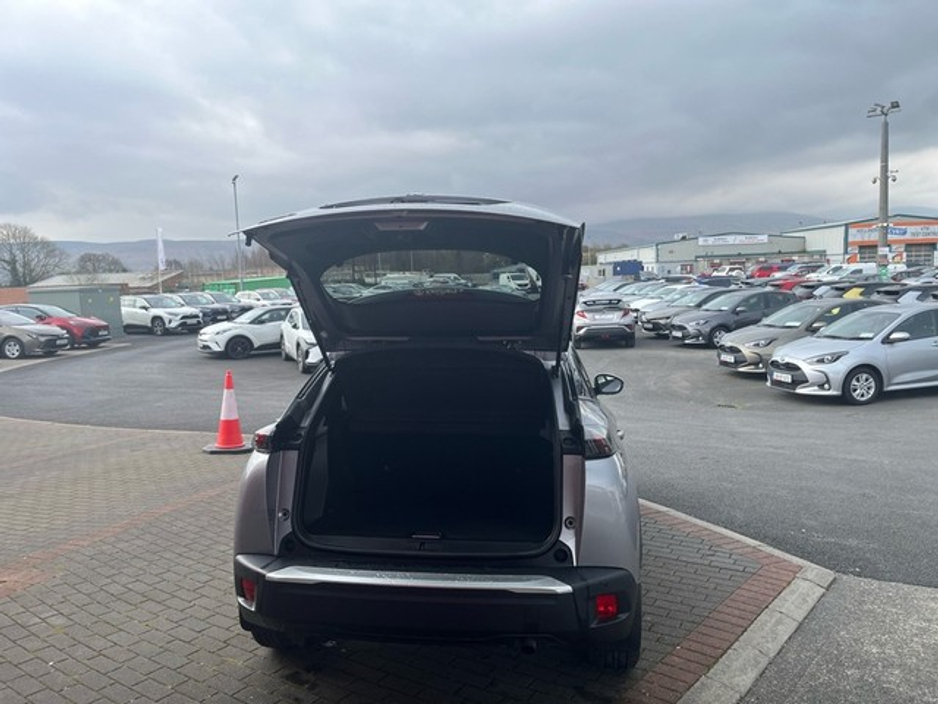 2022 Peugeot 2008 - image 10