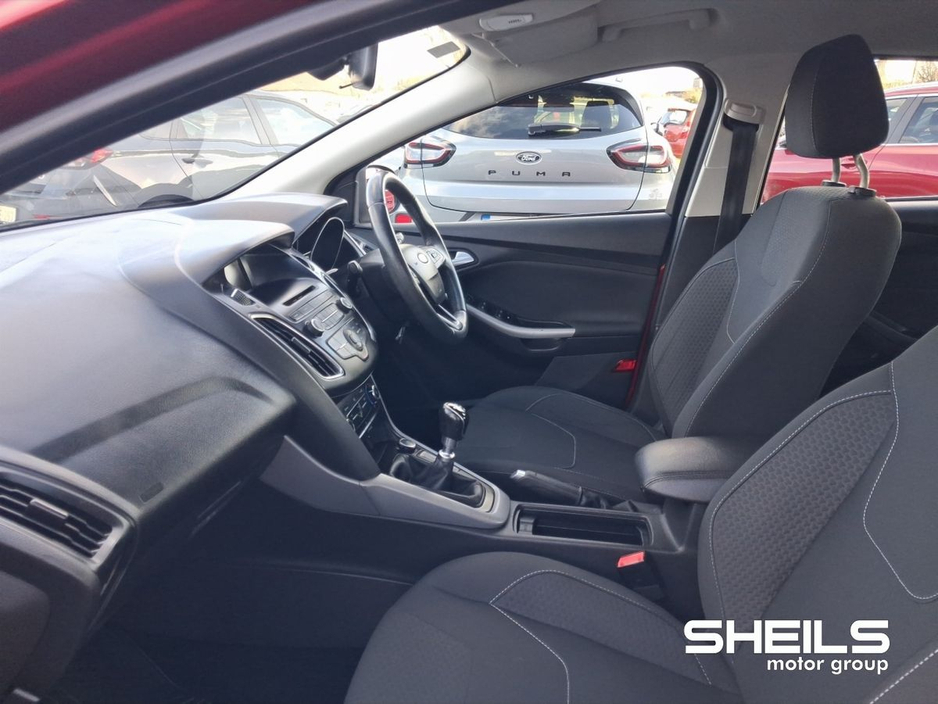 2017 Ford Focus - image 5