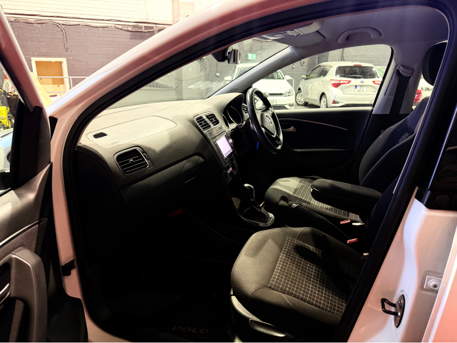 2017 Volkswagen Polo DBA-6RCJZ €13,499