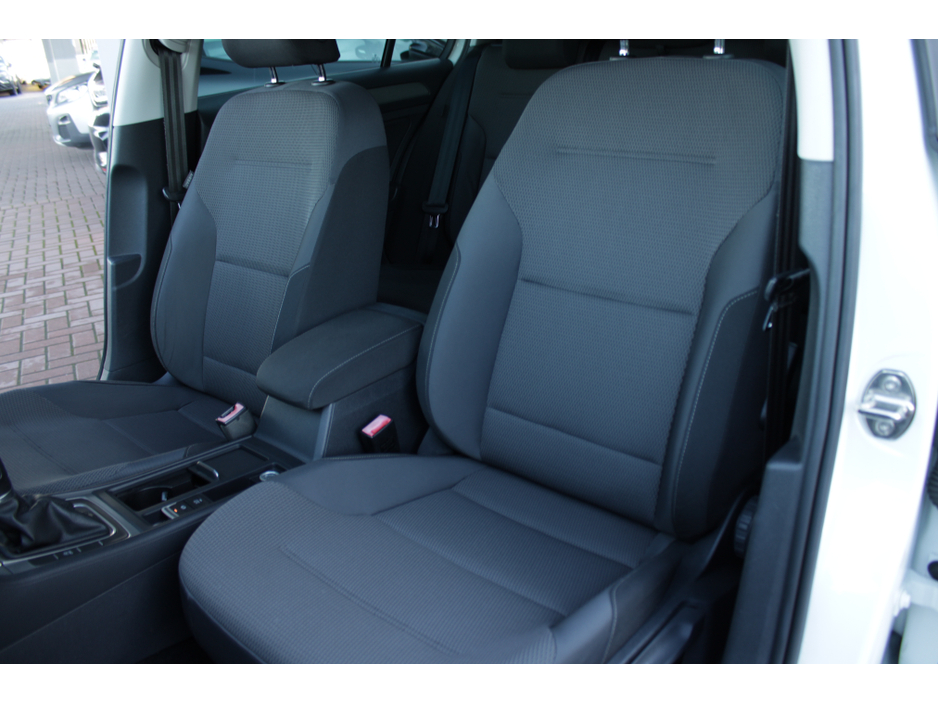 2016 Volkswagen Golf - image 21