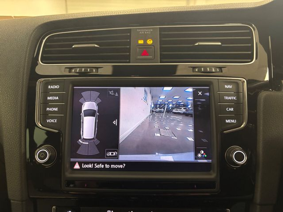 2015 Volkswagen Golf  €13,995