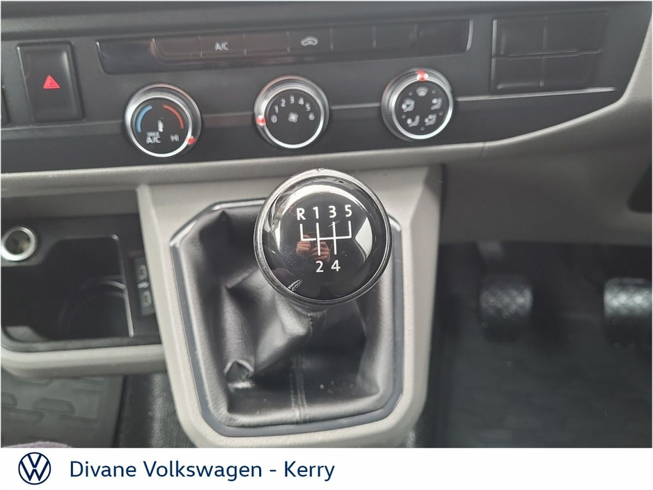 2020 Volkswagen Transporter - image 16