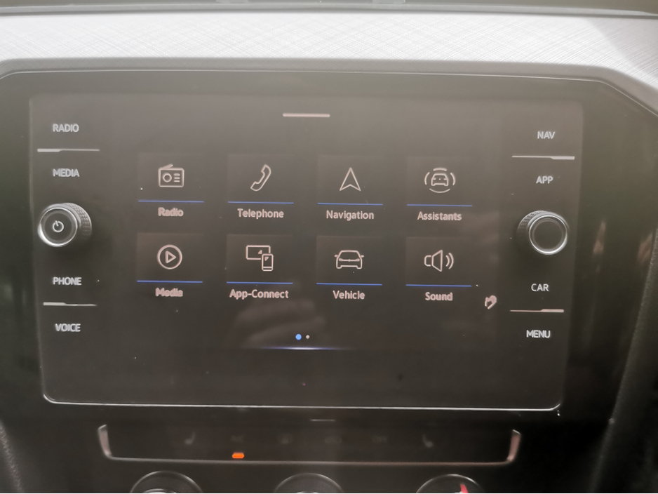 2020 Volkswagen Passat - image 25