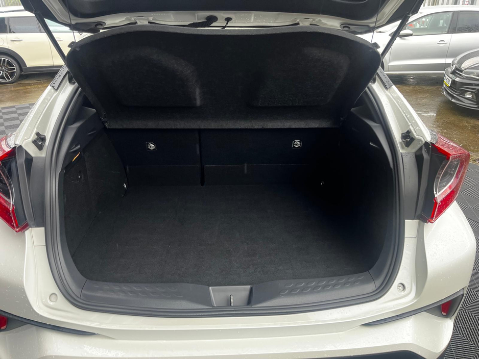 2018 Toyota C-HR Toyota CHR 1,8 self charging hybrid €19,500