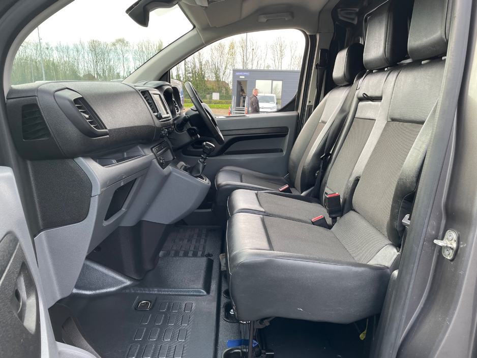 2019 Citroen Dispatch - image 19