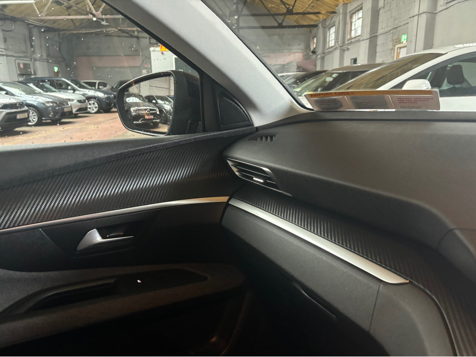 2019 Peugeot 3008 - image 10