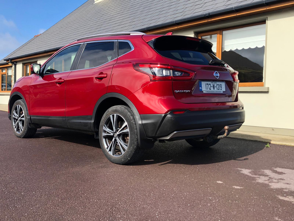 2017 Nissan Qashqai - image 2