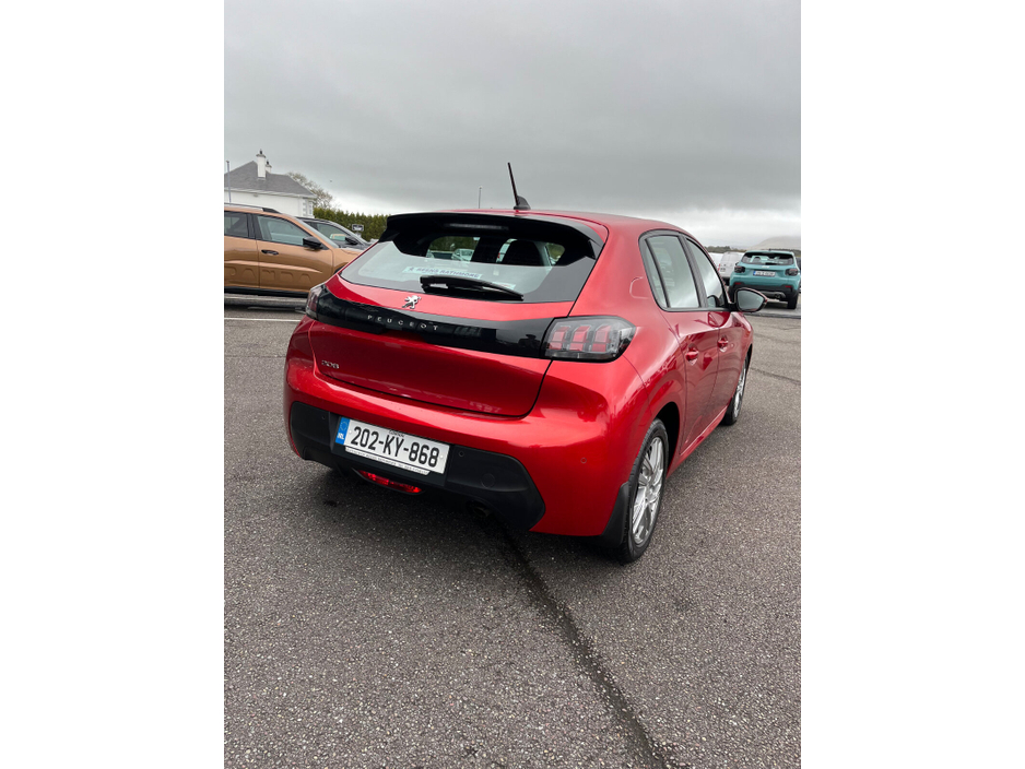 2020 Peugeot 208 - image 5