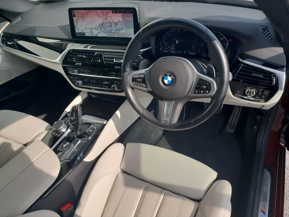 2023 BMW 5 Series - image 6