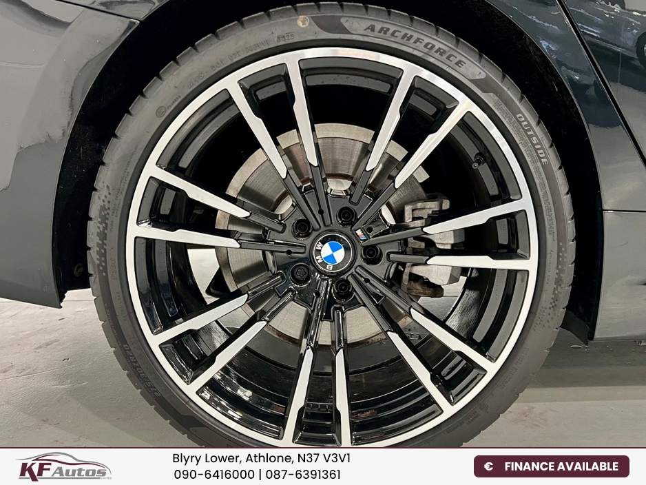 2023 BMW 3 Series - image 9