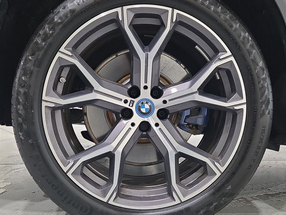 2025 BMW X5 - image 14