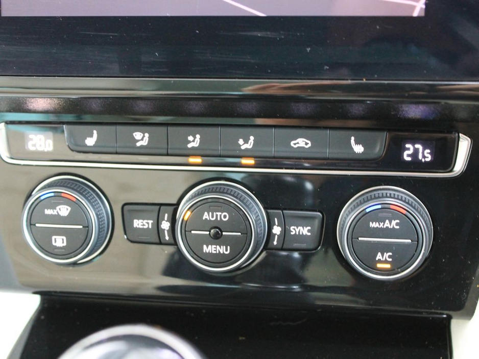 2018 Volkswagen Passat - image 20