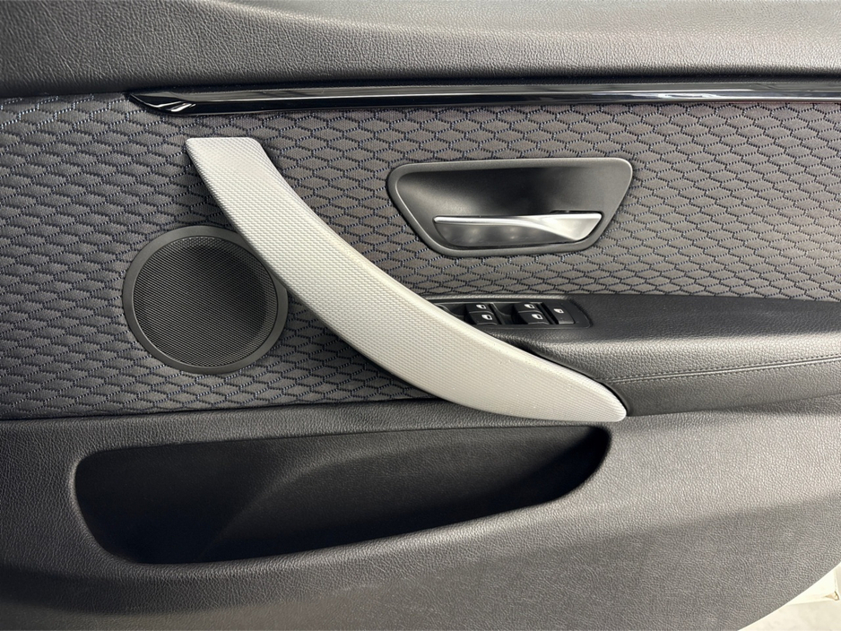 2017 BMW 4 Series - image 25