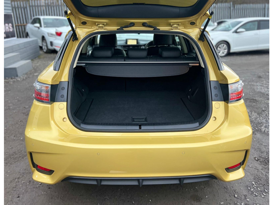 2015 Lexus CT 200 h - image 13