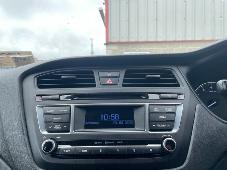 2017 Hyundai i20 - image 14