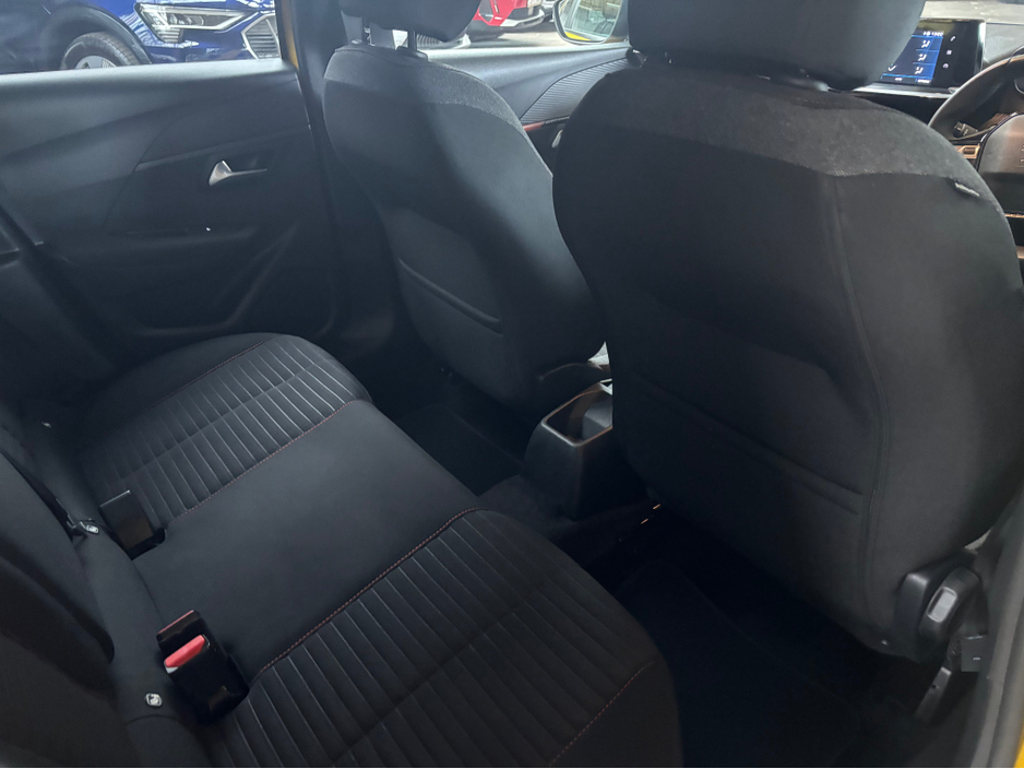 2023 Peugeot 208 - image 4