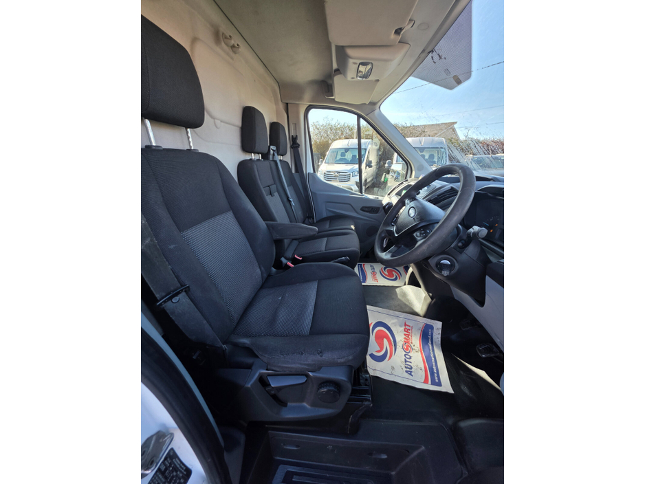 2014 Ford Transit - image 7