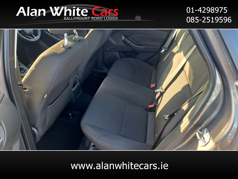 2016 Ford Focus - image 18