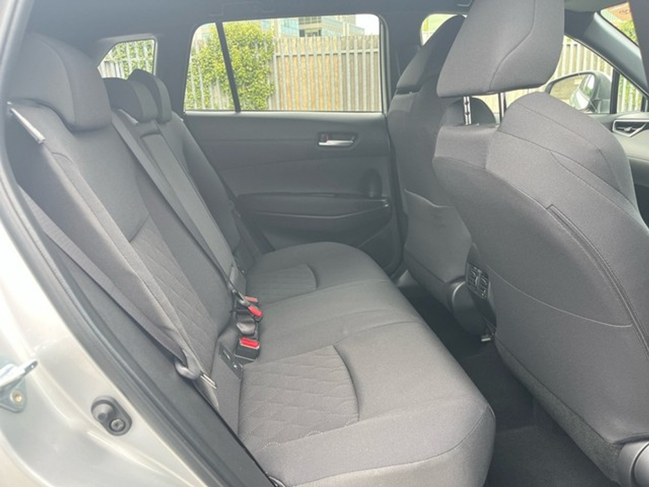 2025 Toyota Corolla Cross SPORT//3 FREE SERVICES// REAR CAMERA // APPLE CARPLAY/ANDROID AUTO // AIR CON // FULL WARRANTY €39,445