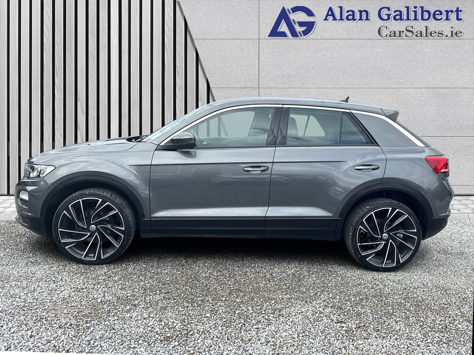 2021 Volkswagen T-Roc - image 5