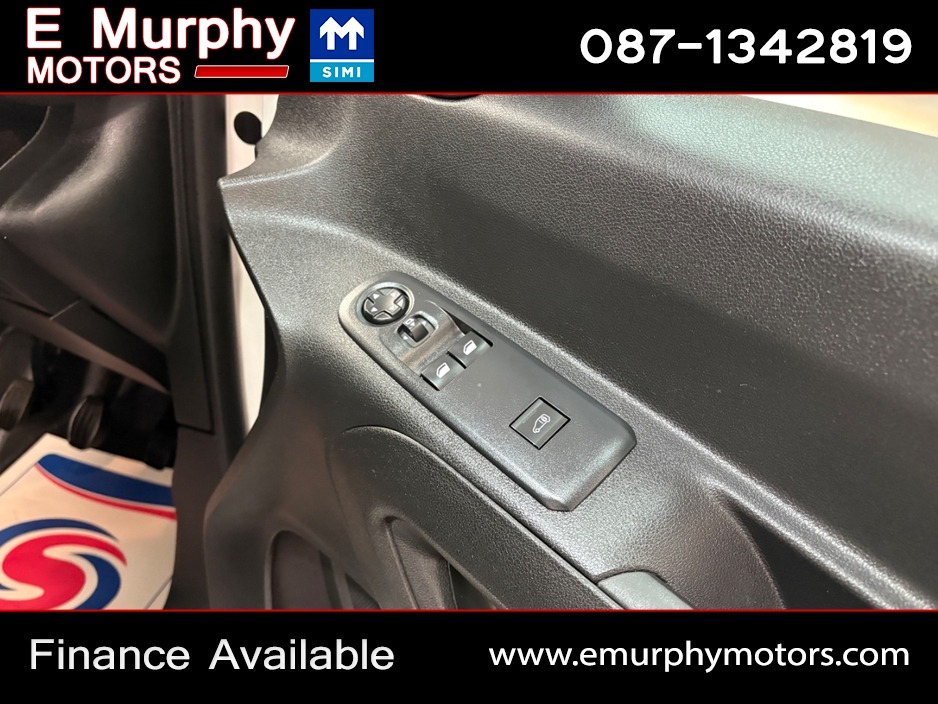 2022 Peugeot Partner - image 19