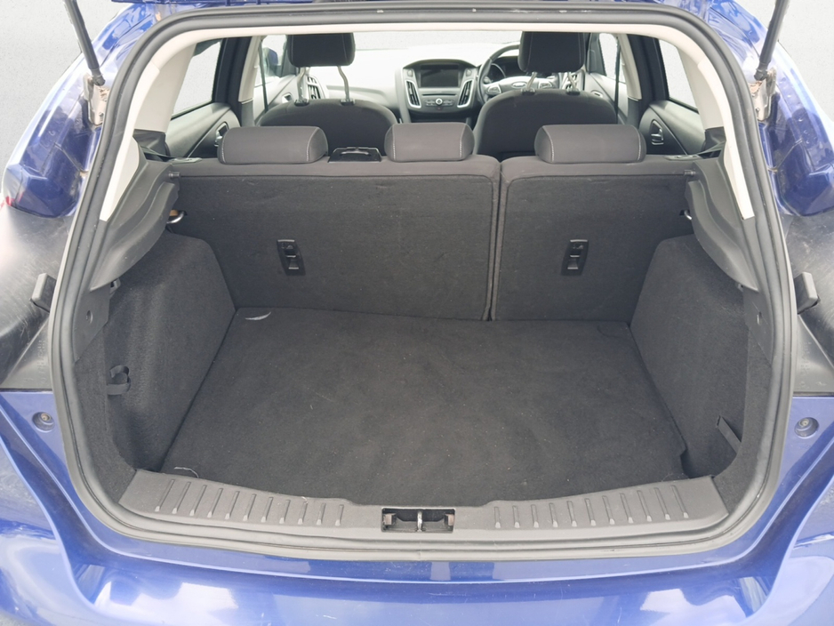 2018 Ford Focus - image 9