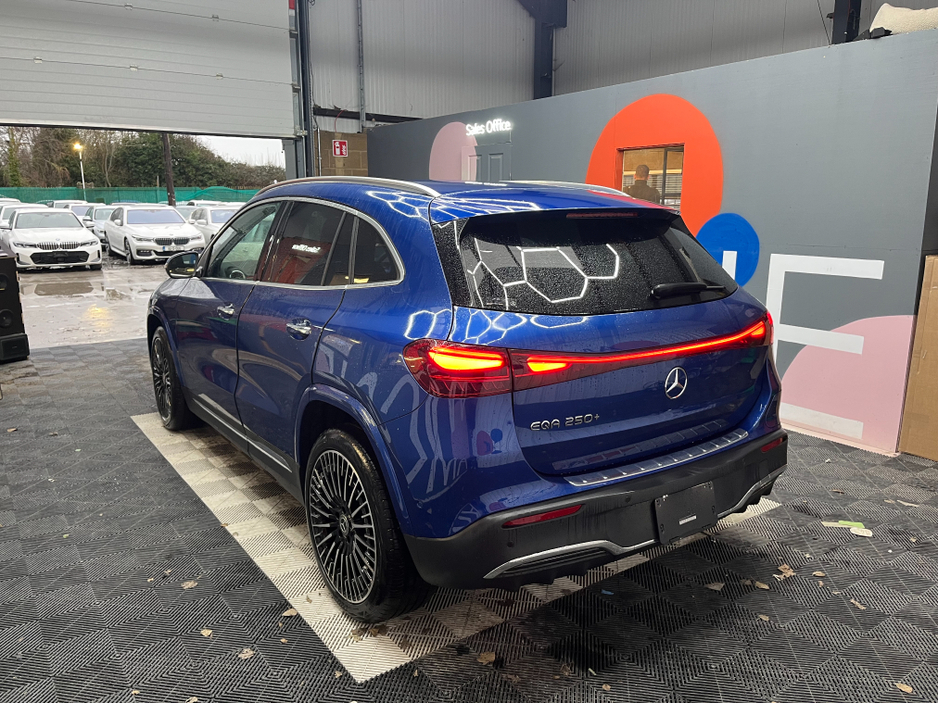 2025 Mercedes-Benz EQA - image 4