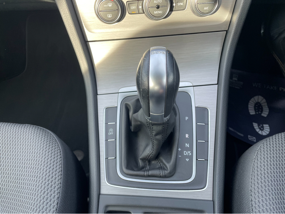 2016 Volkswagen Golf - image 19