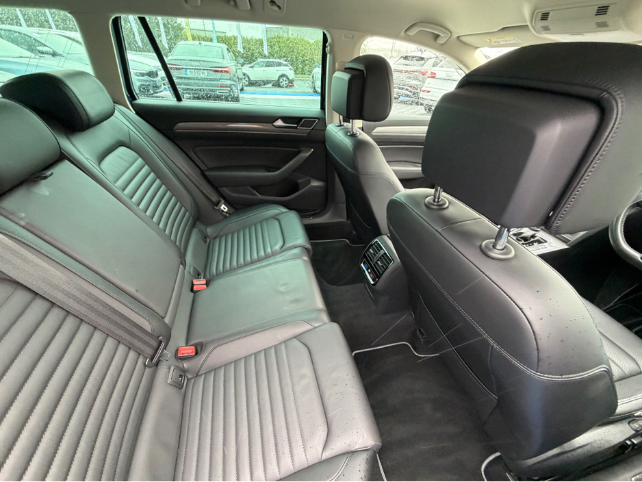 2020 Volkswagen Passat - image 30