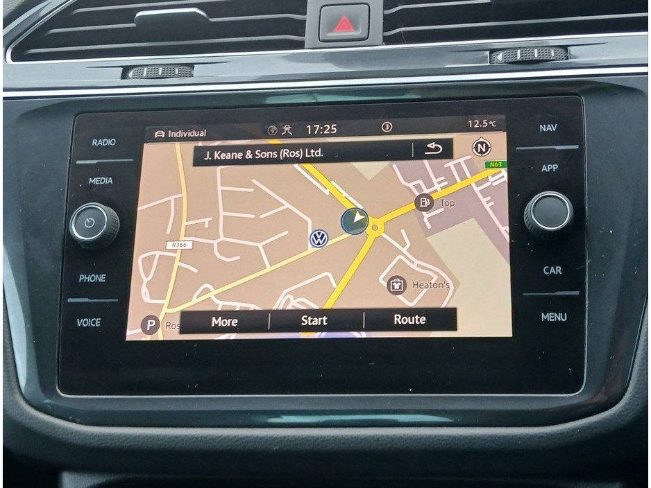 2023 Volkswagen Tiguan - image 17