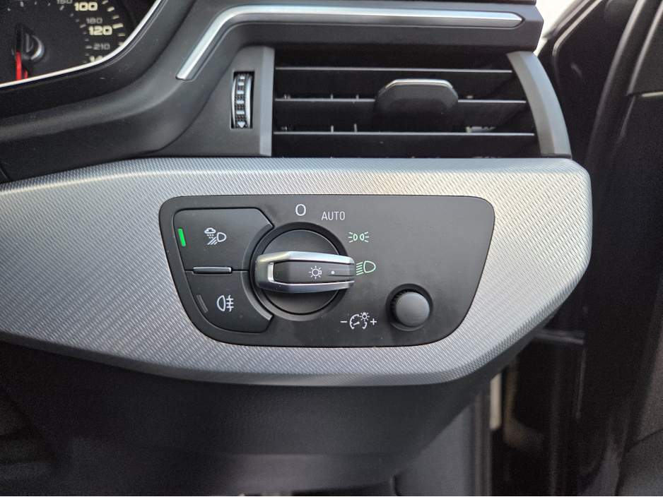 2018 Audi A4 - image 25