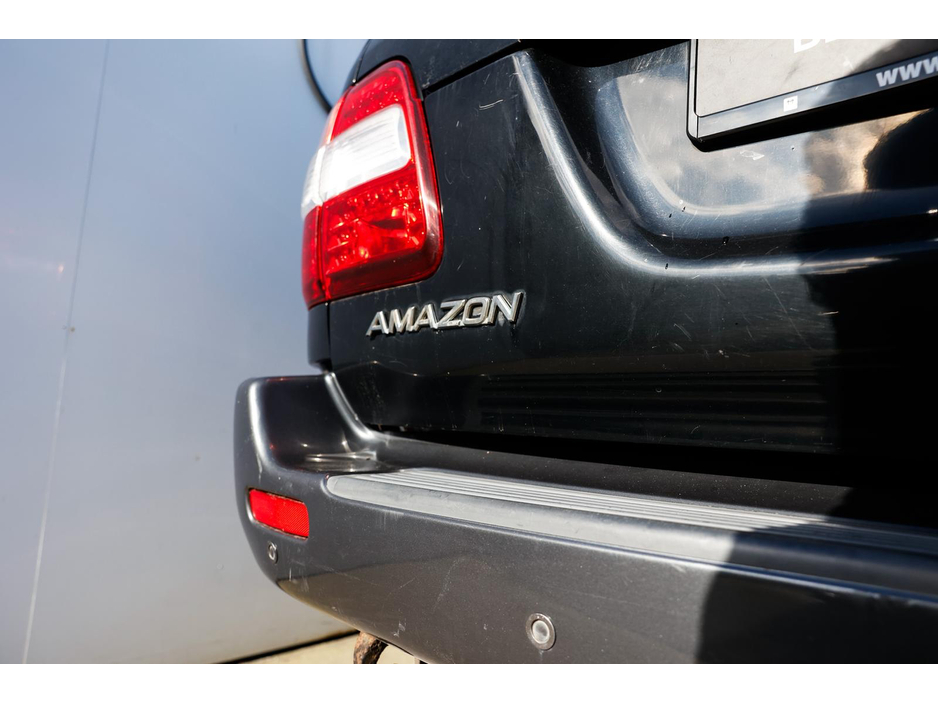 2005 Toyota Landcruiser - image 9