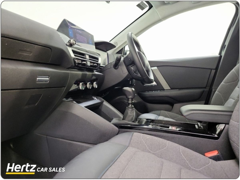 2023 Citroen C4 - image 4