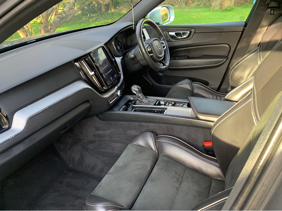 2019 Volvo XC60 - image 11