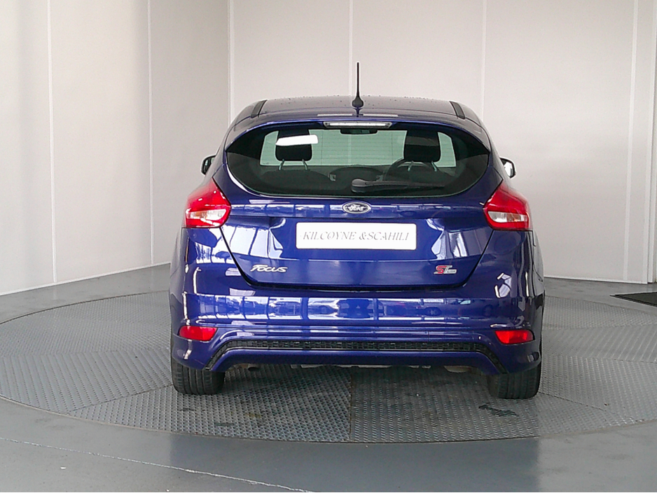 2018 Ford Focus - image 6