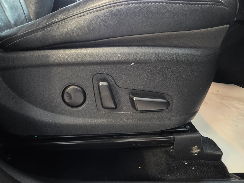 2019 Hyundai Santa Fe - image 12