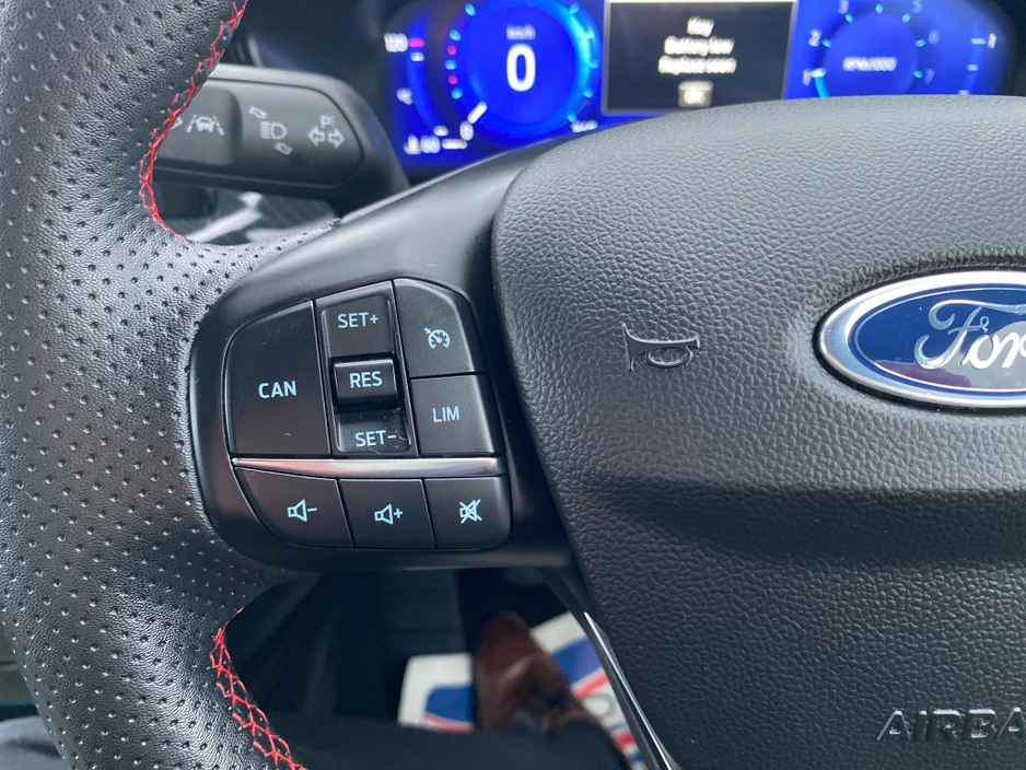 2023 Ford Focus - image 9